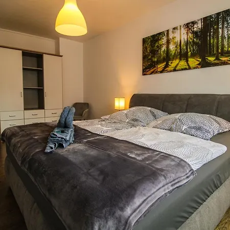Moderne Sky Netflix Terrasse Burgblick Boxspringbett Waschtrockner Apartment Bullay