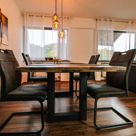 Moderne Fewo, Naehe Bahnhof, Balkon, Burgblick, Boxspringbett, Waschtrockner *