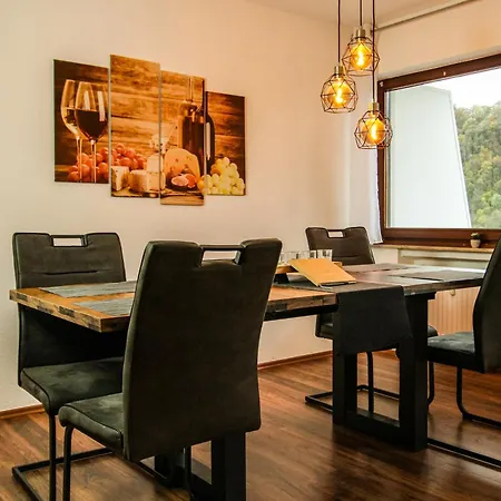 Moderne Fewo, Naehe Bahnhof, Balkon, Burgblick, Boxspringbett, Waschtrockner דירה *