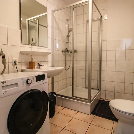 Moderne Fewo, Naehe Bahnhof, Balkon, Burgblick, Boxspringbett, Waschtrockner Bullay