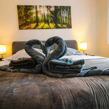 Moderne Fewo, Naehe Bahnhof, Terrasse Burgblick, Boxspringbett, Waschtrockner Apartamento