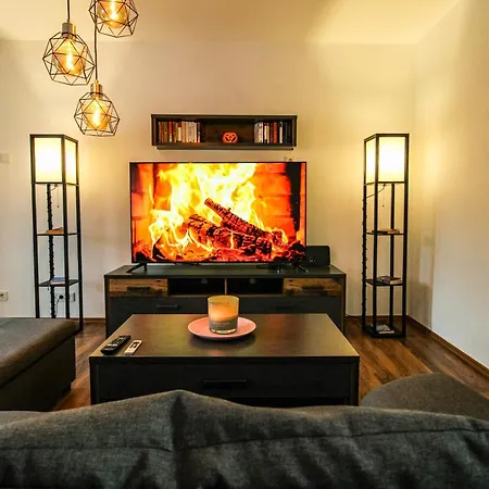 Moderne Fewo, Naehe Bahnhof, Balkon, Burgblick, Boxspringbett, Waschtrockner דירה בולאיי