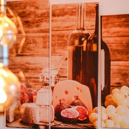 Moderne Fewo, Naehe Bahnhof, Balkon, Burgblick, Boxspringbett, Waschtrockner בולאיי