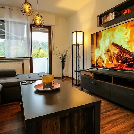Moderne Sky Netflix Terrasse Burgblick Boxspringbett Waschtrockner Apartment Bullay