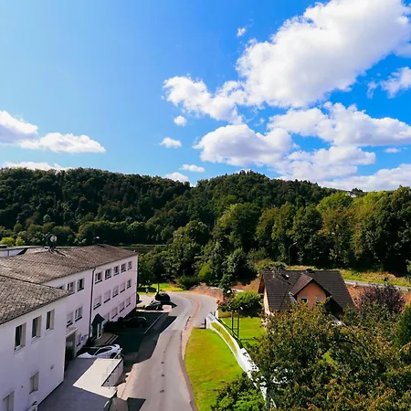 Moderne Fewo, Naehe Bahnhof, Balkon, Burgblick, Boxspringbett, Waschtrockner * Bullay
