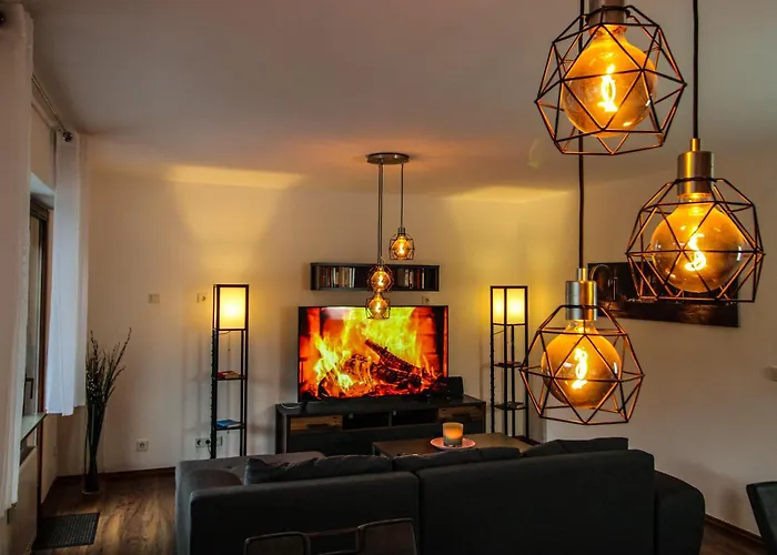 아파트 Moderne Fewo, Naehe Bahnhof, Balkon, Burgblick, Boxspringbett, Waschtrockner 불라이