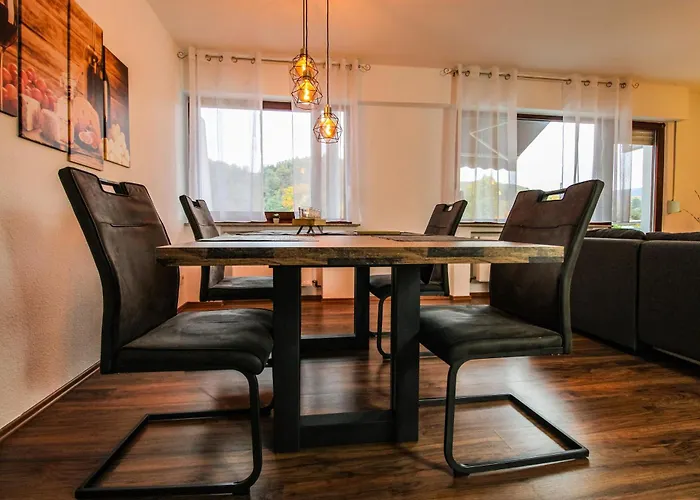 Moderne Fewo, Naehe Bahnhof, Balkon, Burgblick, Boxspringbett, Waschtrockner *