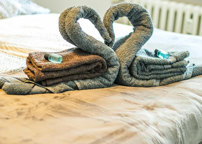 아파트 Moderne Fewo, Naehe Bahnhof, Balkon, Burgblick, Boxspringbett, Waschtrockner 불라이