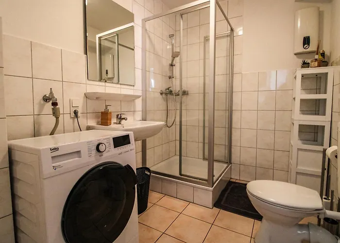 Moderne Fewo, Naehe Bahnhof, Balkon, Burgblick, Boxspringbett, Waschtrockner 불라이