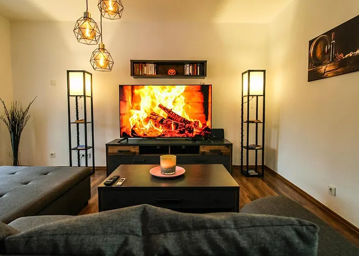 Moderne Fewo, Naehe Bahnhof, Balkon, Burgblick, Boxspringbett, Waschtrockner 아파트 불라이